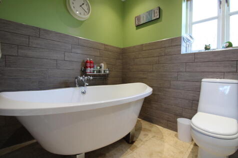 Bathroom 2.JPG