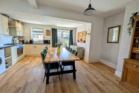 Kitchen &amp; Dining