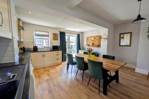 Kitchen &amp; Dining
