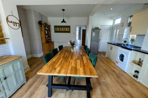 Kitchen &amp; Dining