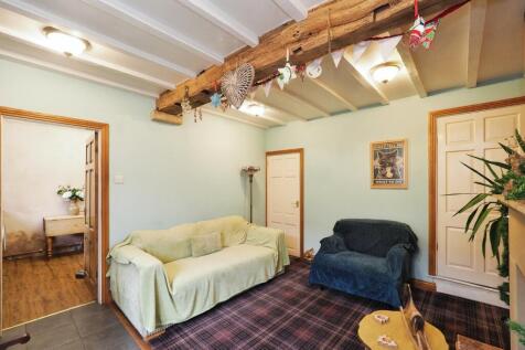 Spacious yet Cosy Lounge