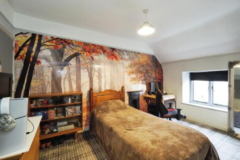 Great sized double bedroom One