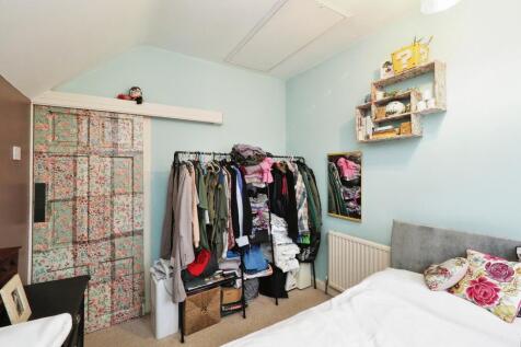 Great sized double bedroom Two