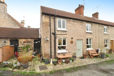 Pretty Listed Cottage