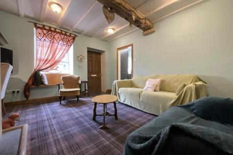 Spacious yet Cosy Lounge
