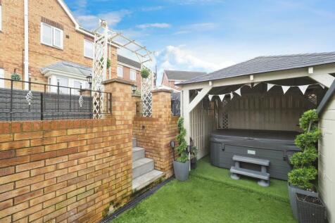 Garden Bottom Layer with Hot Tub