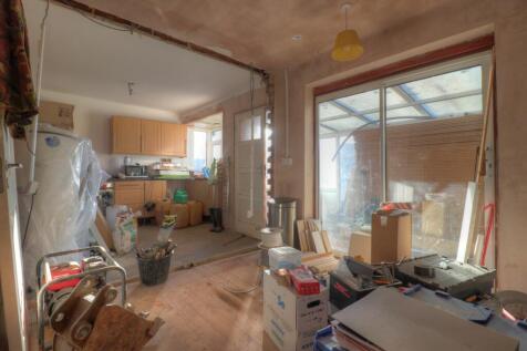 KITCHEN/LOUNGE