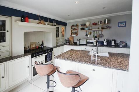 Kitchen..JPG