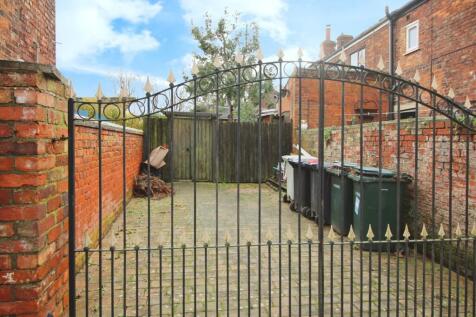 Gated driveway.JPG