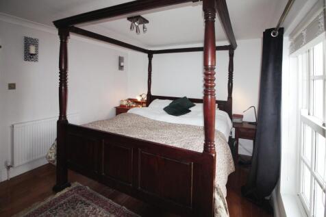 Master bedroom..JPG