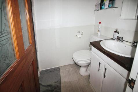 En suite shower.JPG