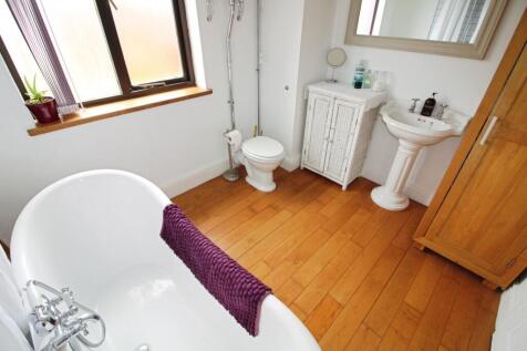Bathroom.JPG