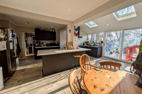 Kitchen, Breakfast &amp; Dining