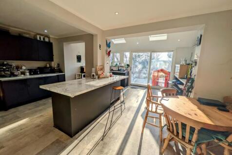 Kitchen, Breakfast &amp; Dining