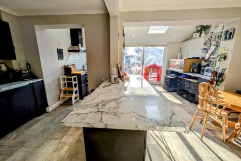 Kitchen, Breakfast &amp; Dining