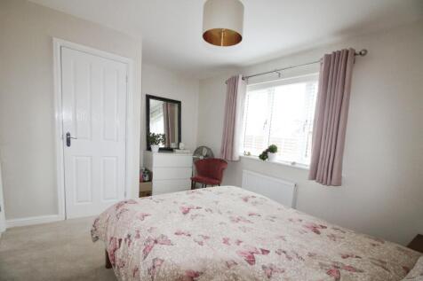 Front bedroom.JPG