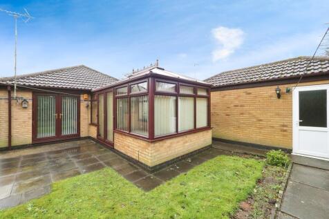 Garden with Patio and Lawn