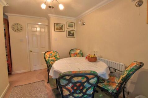 DINING AREA (R)