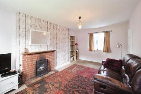 Large Lounge/Diner with Open Fireplace