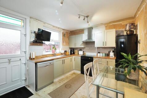 Spacious Kitchen