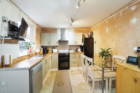 Spacious Kitchen