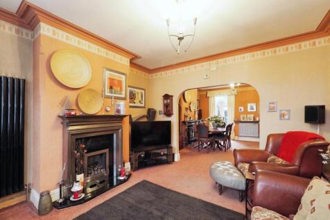 Fantastic living space - Dining and Lounge