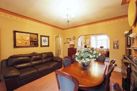 Fantastic living space - Dining and Lounge