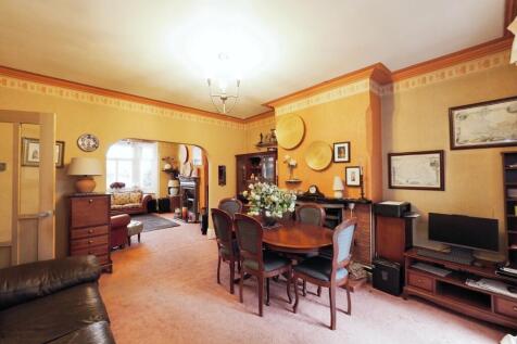 Fantastic living space - Dining and Lounge