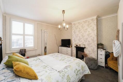 Large Double Bedroom