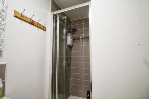 En Suite Shower.JPG