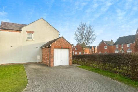 Double Driveway &amp; Single Garage