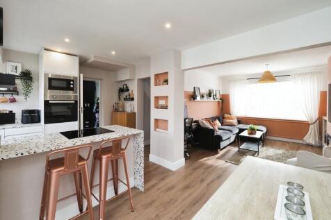Stunning Airy Open Plan Kitchen/Dining/Living