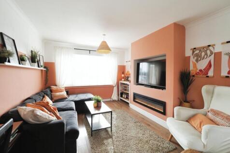 Cosy Living Room with Media Wall