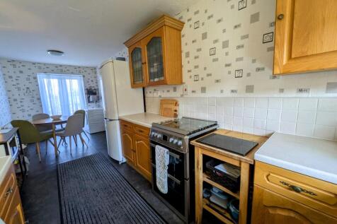 Kitchen / dining