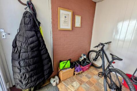 Entrance &amp; Storage