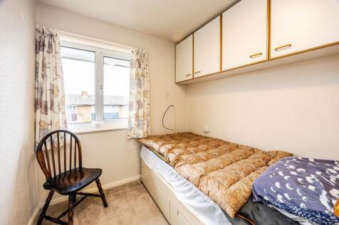Bedroom three/ Office