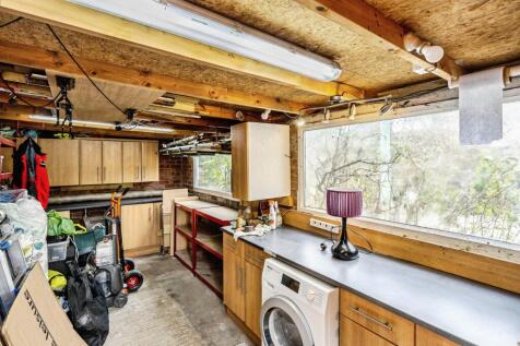 Garage/ Outbuilding