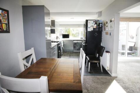 Kitchen diner.JPG