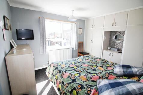Bedroom 1.JPG