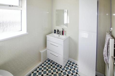 Bathroom..JPG