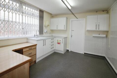Downstairs kitchen..JPG