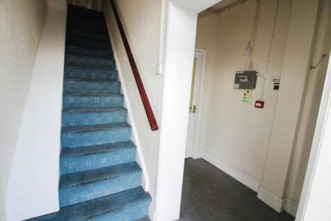 Hallway leading to upper level.JPG