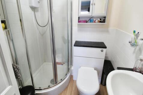 Bedroom 2 ensuite