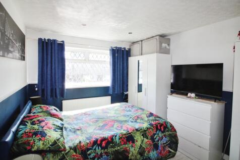 Bedroom 1.JPG