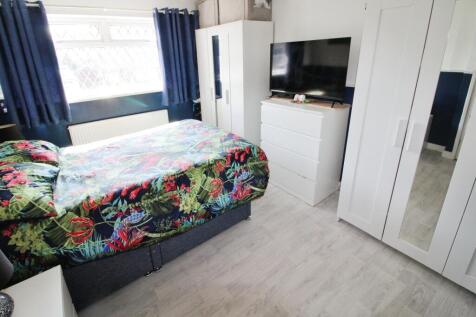 Bedroom 1,.JPG