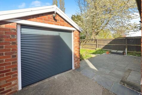 Garage / Patio