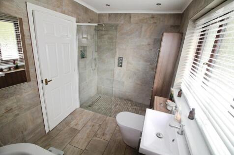 Bathroom.JPG