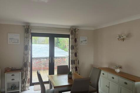 Lounge dining area