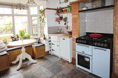 Kitchen...JPG