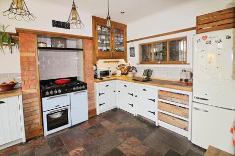 Kitchen..JPG